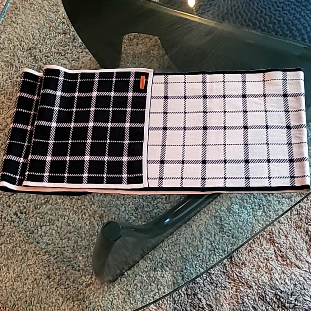 Coach Scarf - Picture 1 of 9
